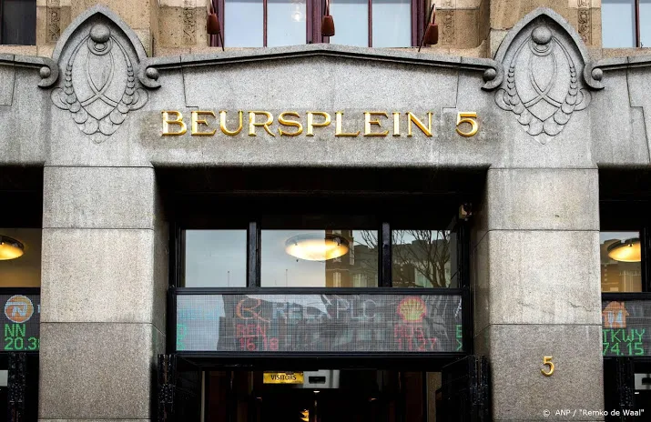 stevige minnen op beurzen verzekeraars voorop