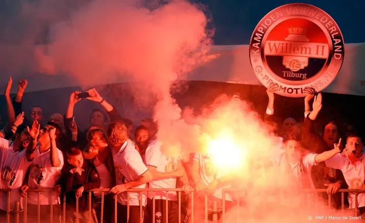 stewards willem ii belaagd door eigen fans
