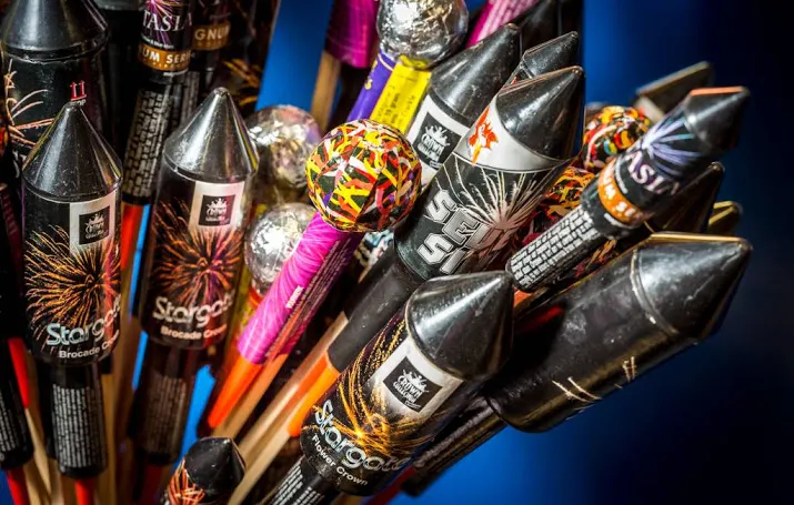 stoned zonder rijbewijs in busje vol vuurwerk