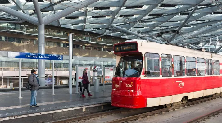 storm legt haags tramverkeer plat