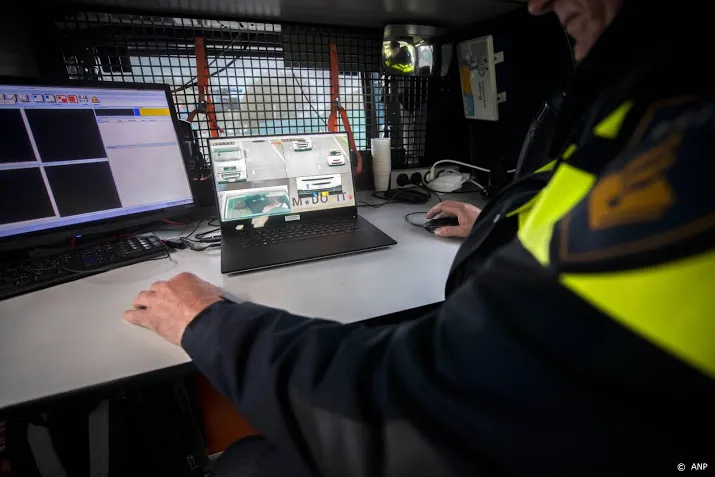 straf geeist voor speuren in politiesystemen