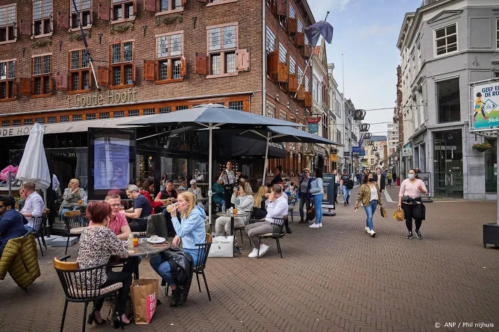 straks ook ontbijten en dineren op het terras
