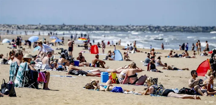 strandbezoekers zaterdagochtend op sommige plekken in de file