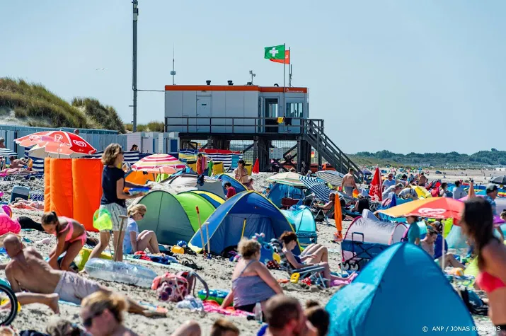 stranden vol door mooie weer