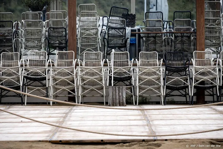 strandtenthouders hopen op terrasbediening