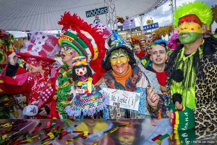 streep door aftrap limburgs carnaval in roermond