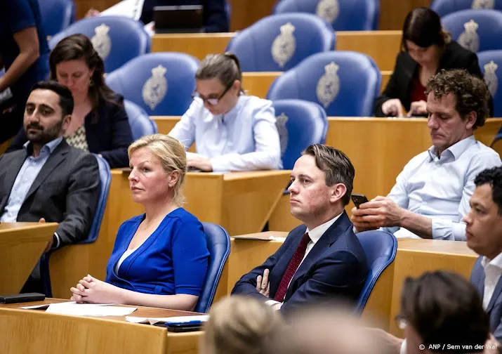 strijd om pvda leiderschap gaat tussen kuiken en nijboer