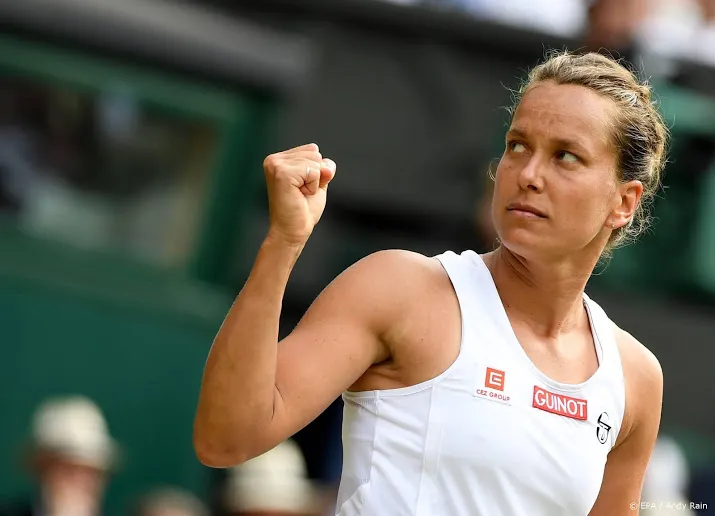 strycova schakelt publiekslieveling konta uit