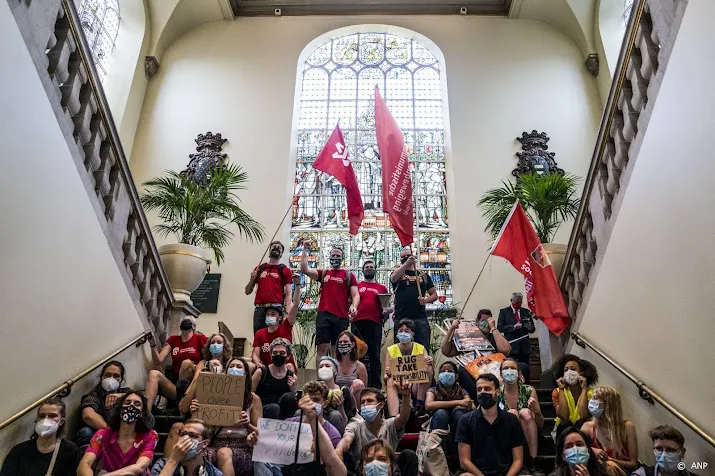 studenten bezetten academiegebouw groningen wegens woningcrisis