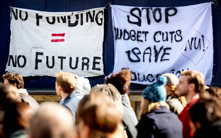 studenten bezetten gebouw uva