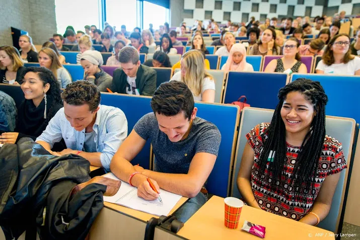 studenten demonstreren op museumplein voor meer fysiek onderwijs