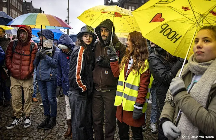 studenten naar amsterdam voor meer compensatiegeld leenstelsel