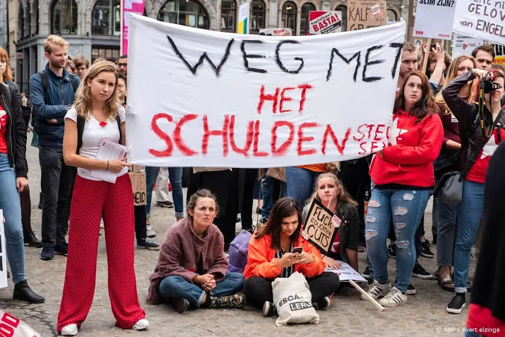studenten straf ons niet af voor lenen