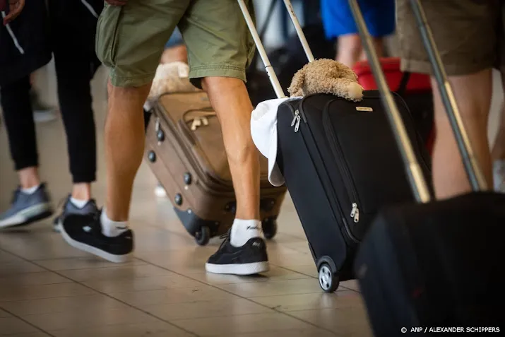 studie nederlanders massaal naar het buitenland ondanks corona