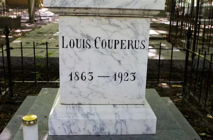 stuk naar couperus gespeeld bij zijn urn