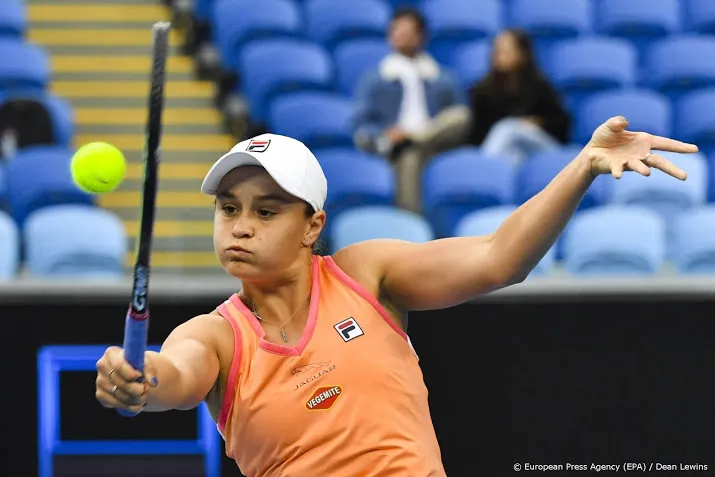 succesvolle rentree barty en osaka op tennisbaan