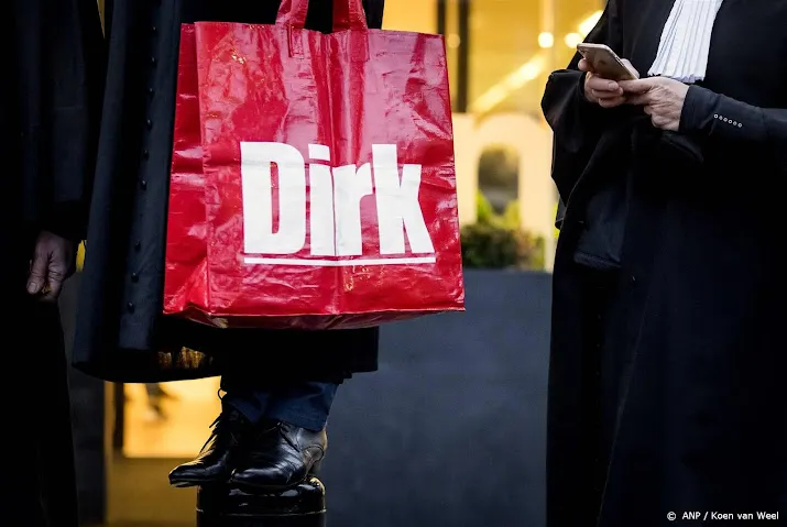 supermarkt dirk haalt kaas pepsels uit de schappen