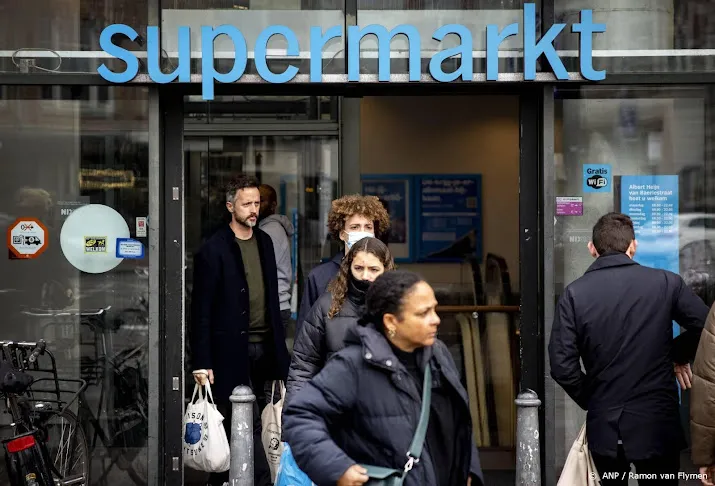 supermarkten gaan klanten op nieuwe coronamaatregelen wijzen