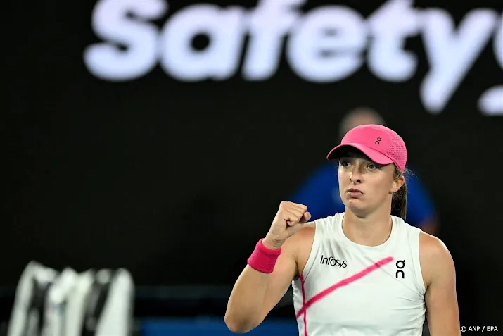 swiatek knokt zich in melbourne langs oud finaliste collins