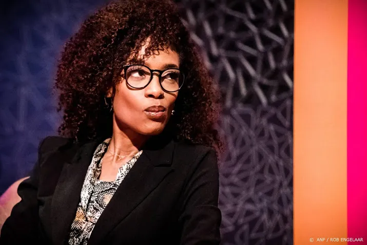 sylvana simons noemt entree van bij1 in de kamer broodnodig