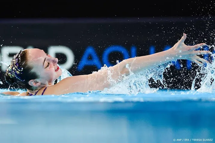 synchroonzwemster steenbeek verovert brons op ek