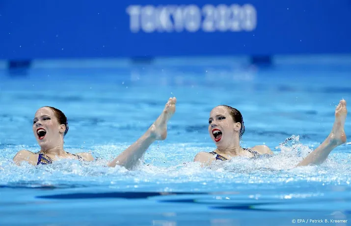 synchroonzwemsters de brouwer op wk als vierde door naar finale