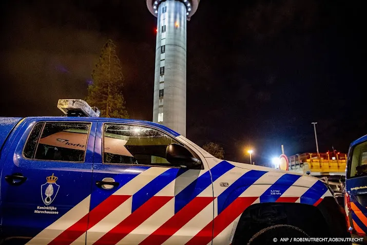 syrier aangehouden op schiphol voor smokkelen 6 jarig kind