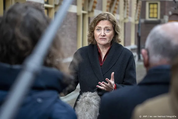 szw roept vrouwen op overweeg meer uren te werken