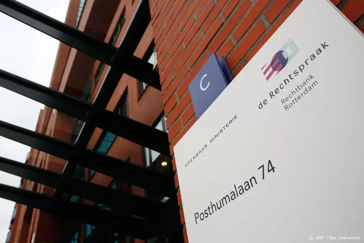 taakstraf en boete voor rapper mula b