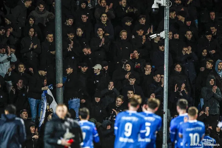 taakstraffen tot 180 uur voor rellen bij fc den bosch top oss