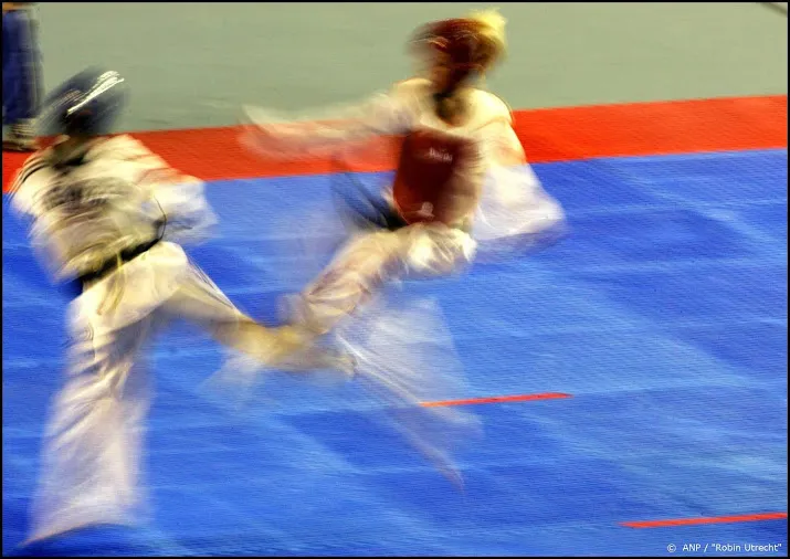 taekwondoka schoenmakers pakt zilver op ek