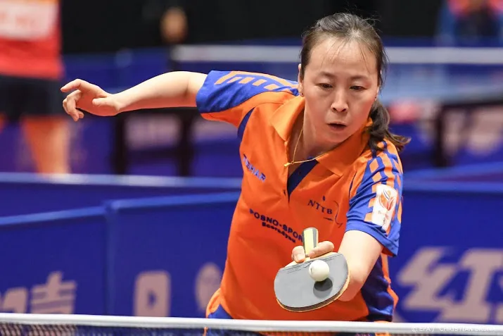 tafeltenniscoach koreanen vliegen naar veiliger china