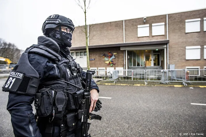 taghi vecht bij rechter handboeienregime in ebi aan