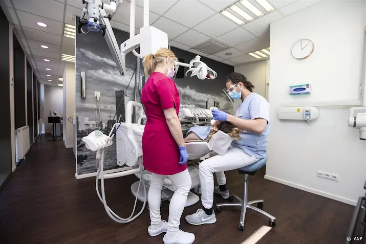 tandartsen vergoed bezoek ook voor ouderen en jongvolwassenen