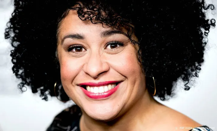 tania kross brengt theaterode aan madonna