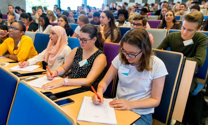 tarieven universiteiten moeten transparanter