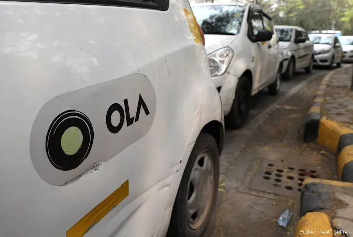 taxi app ola lokt chauffeurs van rivaal uber