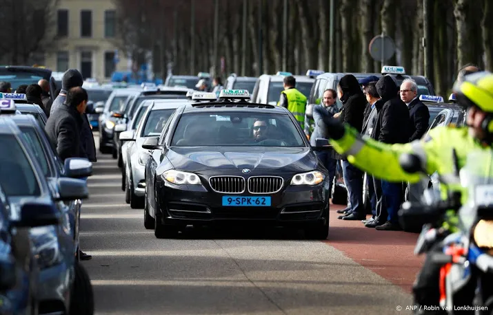 taxichauffeurs demonstreren op malieveld