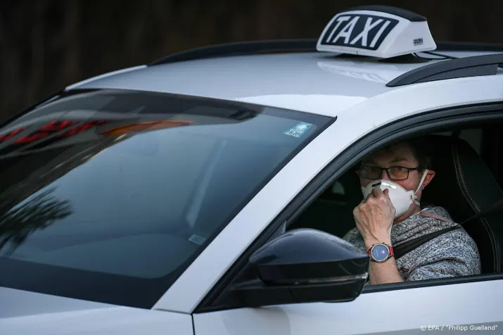 taxis en zorgvervoer raamt schade corona op half miljard