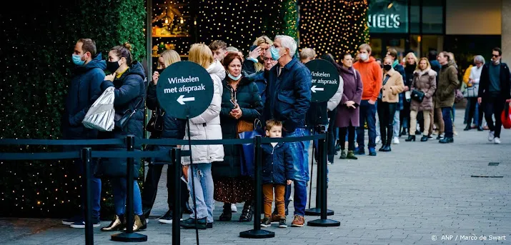 te druk in rotterdam gemeente roept mensen op niet meer te komen
