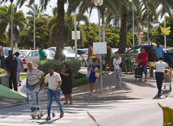 te veel samenscholingen op curacao na opheffen lockdown