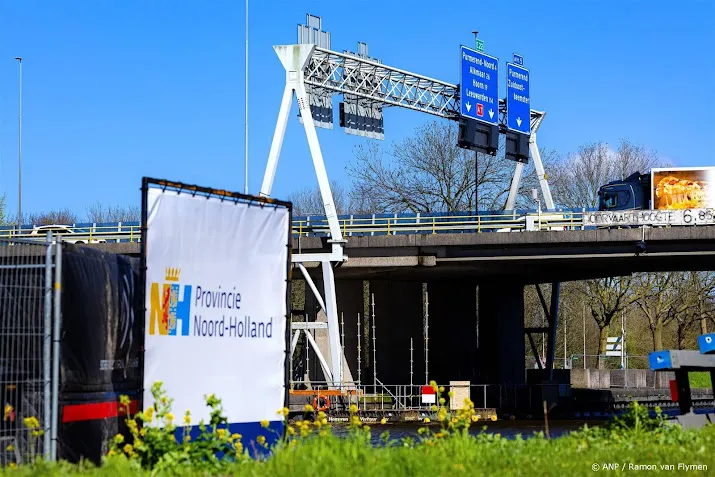te veel te zware vrachtwagens over brug a7 purmerend