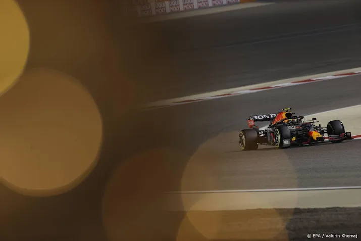 teamgenoot verstappen valt al voor de start stil