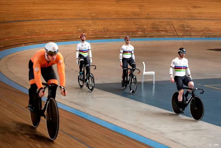 teamsprinters bij wk baan op jacht naar derde titel op rij