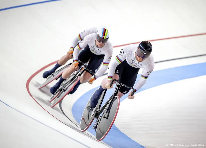 teamsprinters overtuigend naar goud op ek baanwielrennen