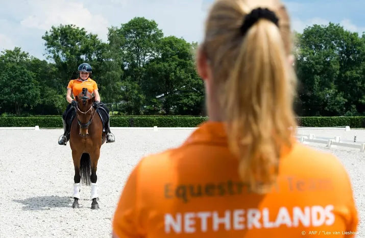technisch directeur van der heijden weg bij hippische bond