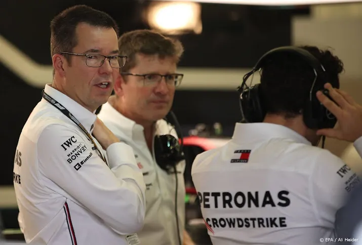 technische man elliott vertrekt bij formule 1 team mercedes