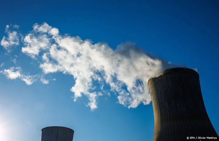 tegenstanders nieuwe kerncentrales houden protestactie op fiets