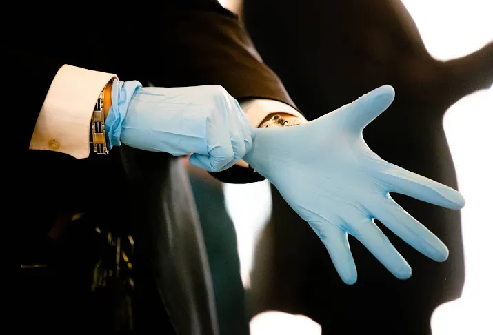 tekort aan handschoenen voor zorginstellingen