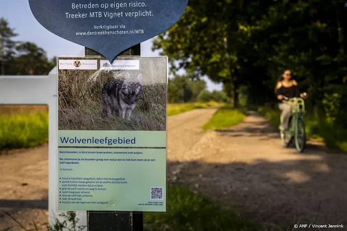 tekstkarren weggehaald bij wolvengebied leusden na vandalisme